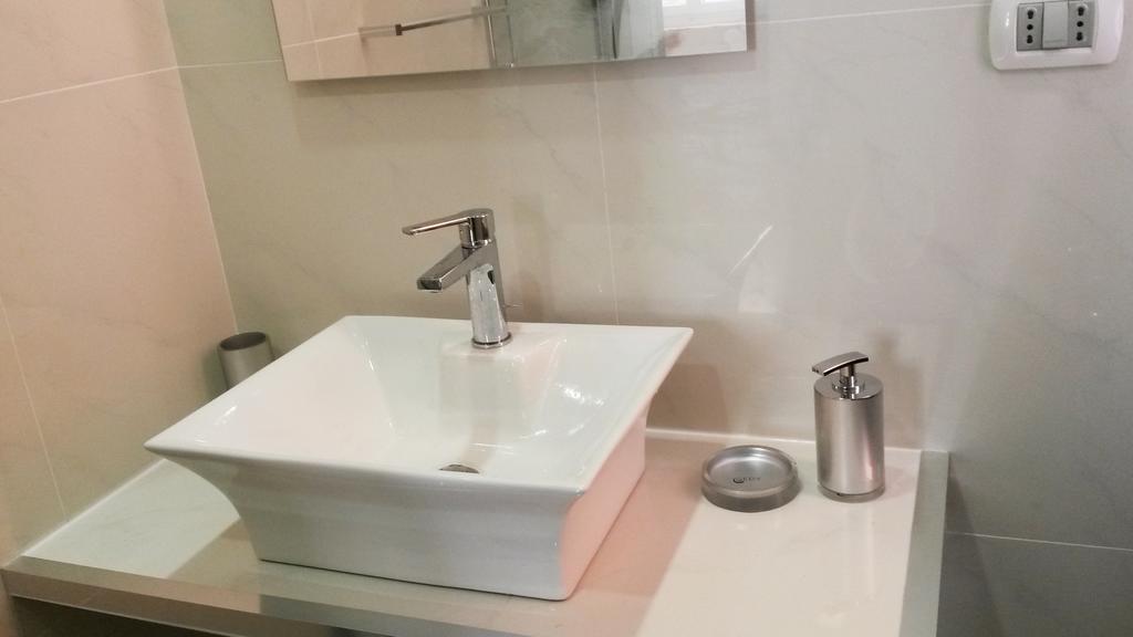 Lch-Lateran Charming House Apartment Рим Стая снимка